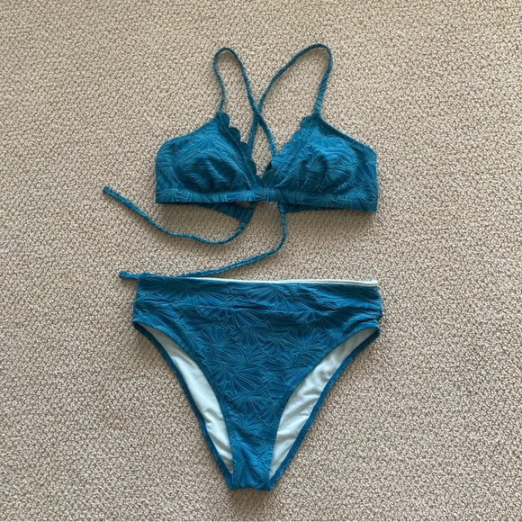 Cupshe Bikini Two Piece Set Size Large Teal Blue High Cut Scallop Detail VEUC - Picture 1 of 7